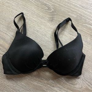 𝅺VICTORIA SECRETS “Fabulous” 32C Black Bra